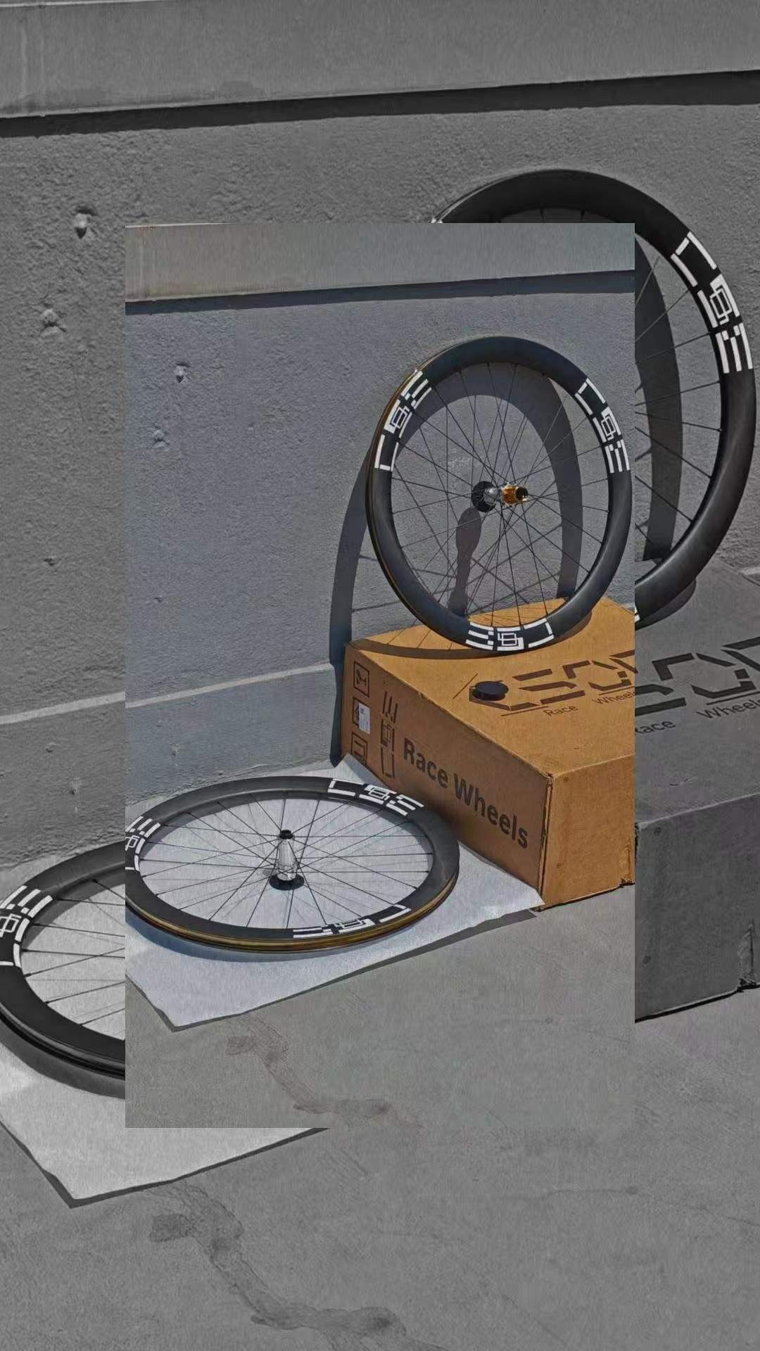 CSOE CYCLING Endurance 40 黑色深框轮组与白色几何贴花